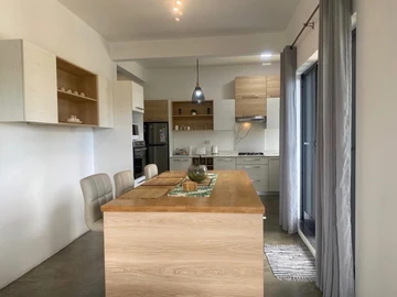 5 Bedroom Apartment