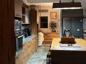 5 Bedroom Apartment