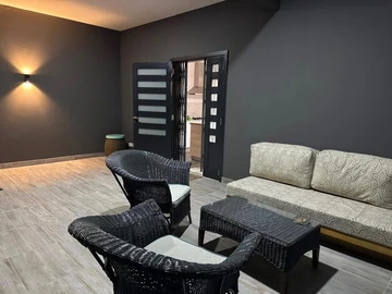 5 Bedroom Apartment