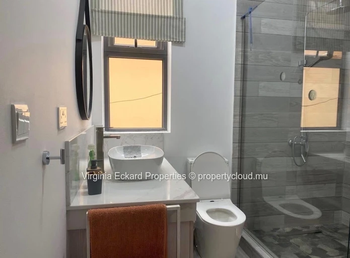 À VENDRE – Immeuble moderne à Calodyne à 1 minute à pied de la plage