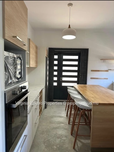À VENDRE – Immeuble moderne à Calodyne à 1 minute à pied de la plage