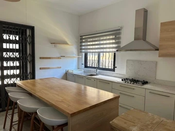 5 Bedroom Apartment